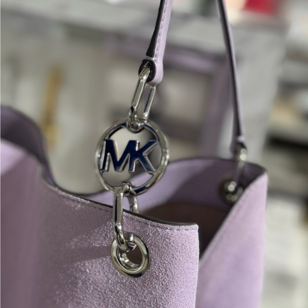 MICHAEL KORS Christina Large Suede Shoulder Bag
Light Quartz 
NWT - Picture 4 of 12